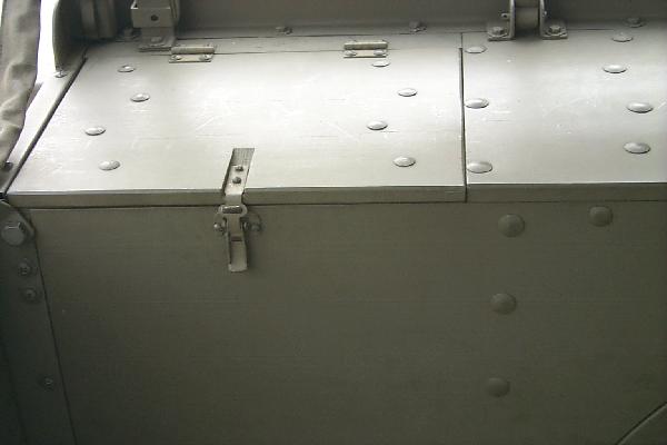 Rear left compartment lid