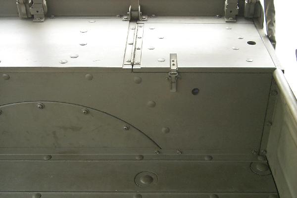 Front left compartment lid