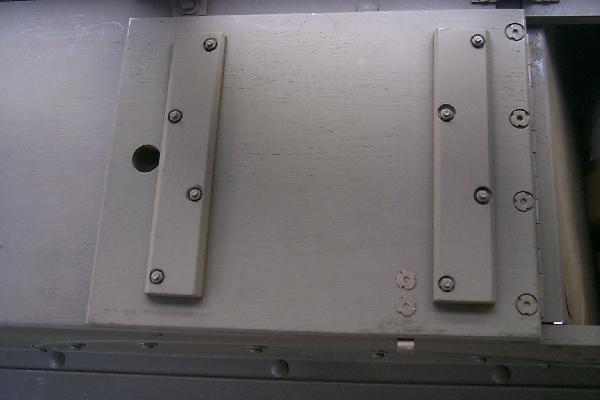 Front left compartment lid, bottom view