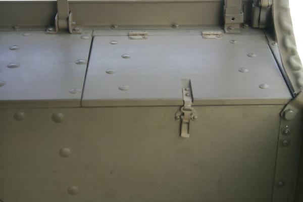 Rear right compartment lid