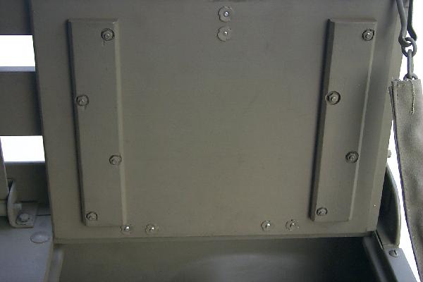 Rear right compartment lid, bottom view