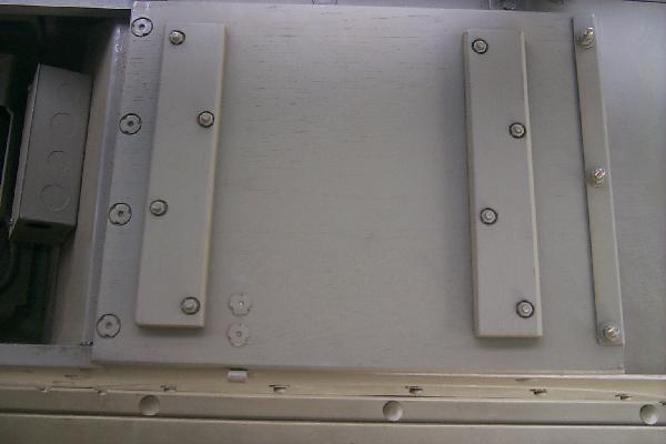 Front right compartment lid, bottom view